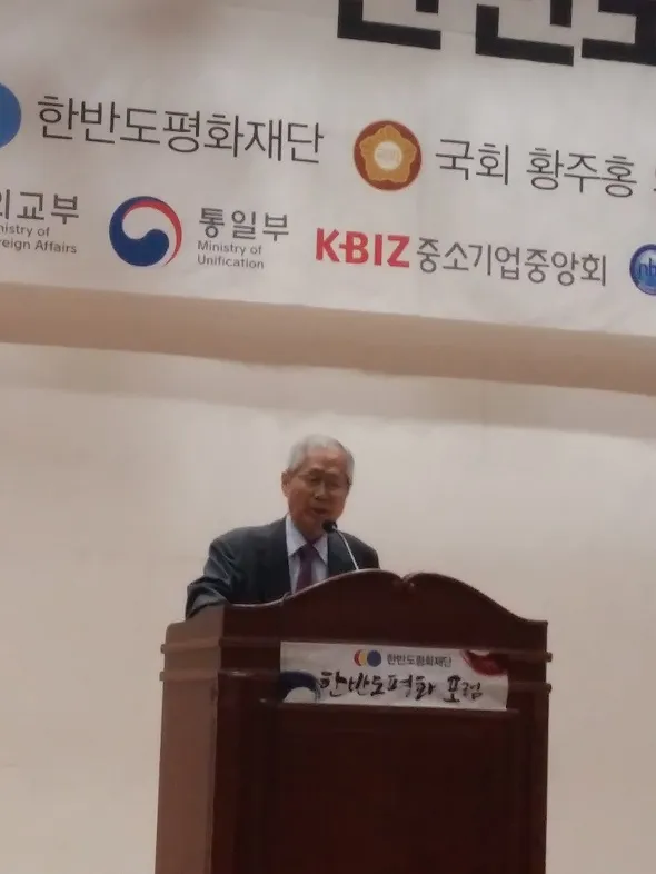 기조연설을 하는 김영희 중앙일보 대기자