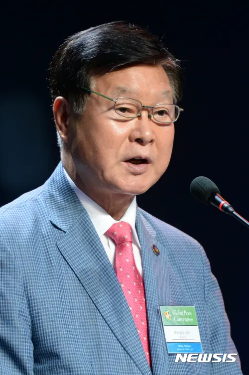 글로벌 피스 컨벤션 2017에서 발표하는 한화갑 한반도평화재단 총재