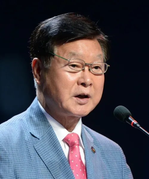 한반도평화재단 총재 한화갑